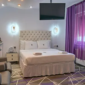 Amethyst House Therme & Bucharest Airport בית הארחה אוטופן