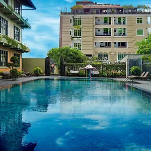 https://sasha-transit-hotel.kandyhotelsnow.com