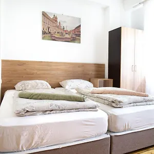 En-suite Rooms: Novа In Center Affittacamere