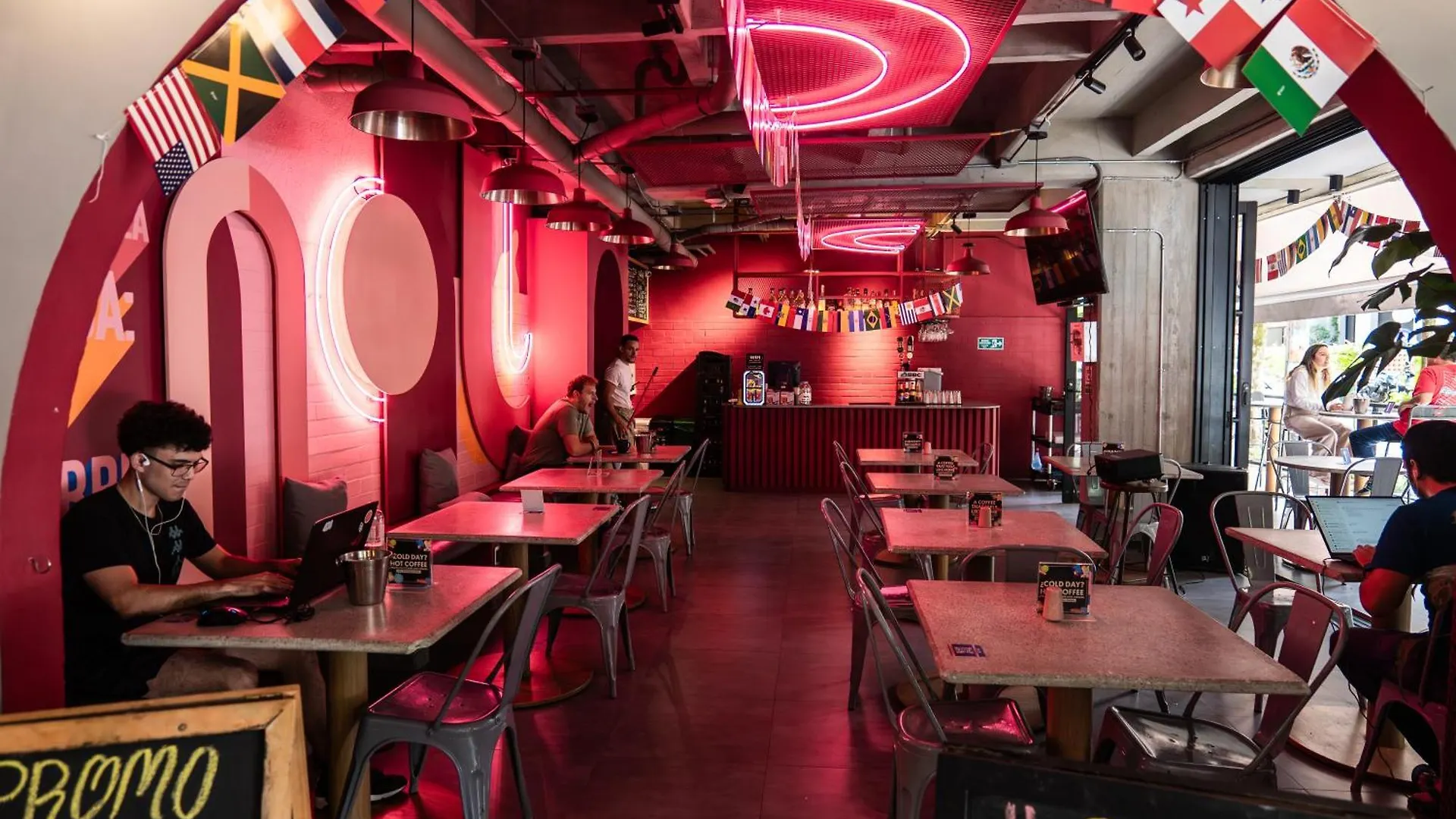 Viajero Medellin Hostel فندق